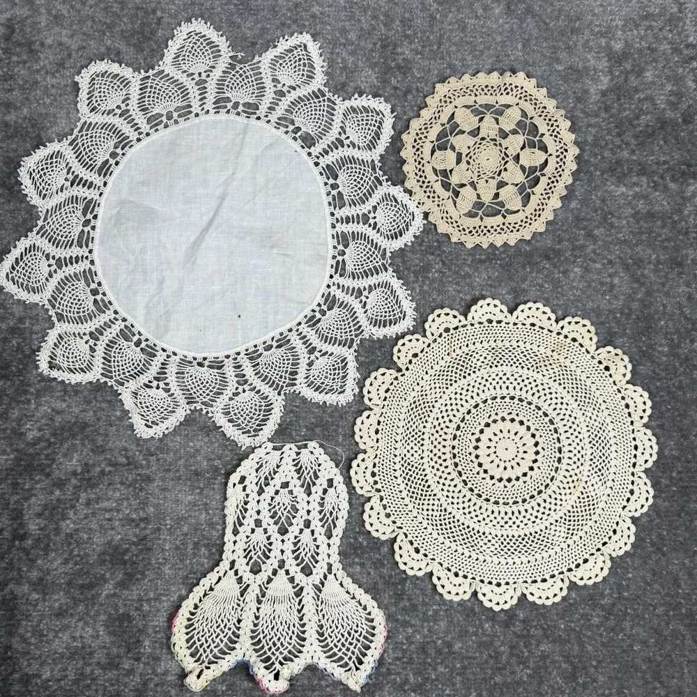 Vintage Lot Of 4 Doilies Round Bell‎ Crochet Delicate - Picture 7 of 12